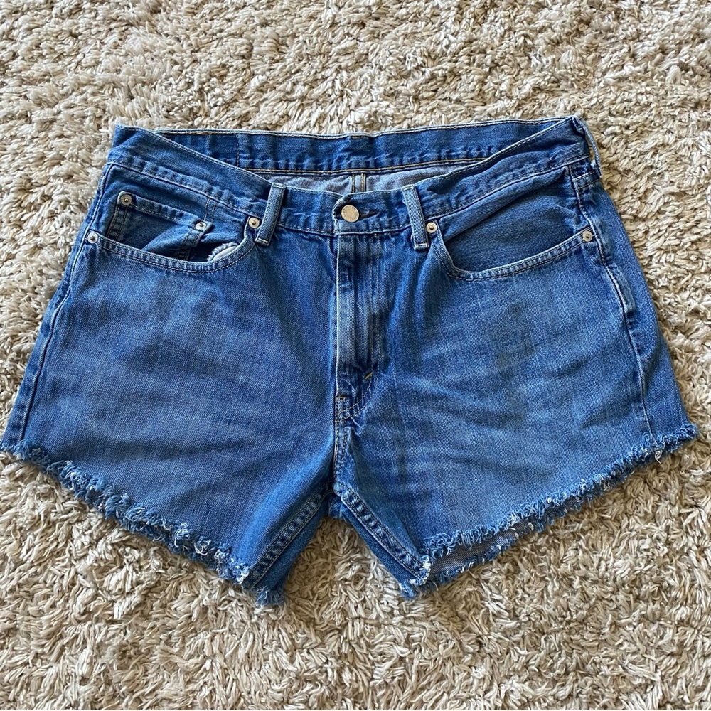 Vintage Women’s Levi’s 559 Cutoff Shorts